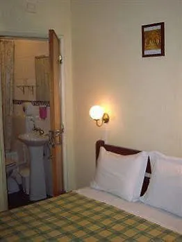 Residencial Camoes Oda ve Kahvaltı 2*