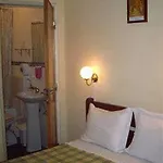 Residencial Camoes לינה וארוחת בוקר 2*