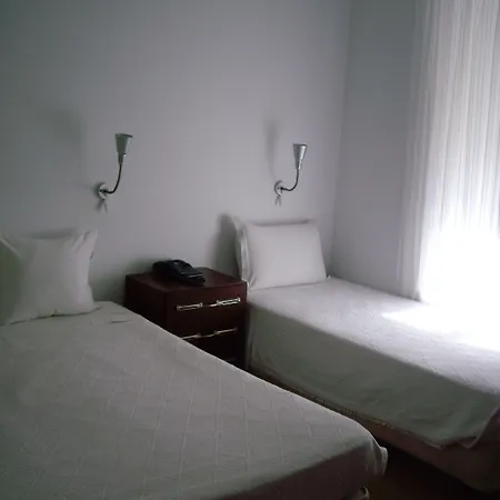 Residencial Camoes Bed and Breakfast