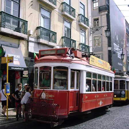 Bed & Breakfast Residencial Camoes 2*