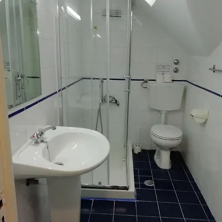 Bed and Breakfast Residencial Camoes