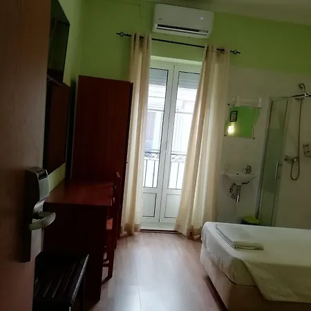 Bed and Breakfast Residencial Camoes 2*