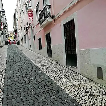 Bed and breakfast Residencial Camoes 2*