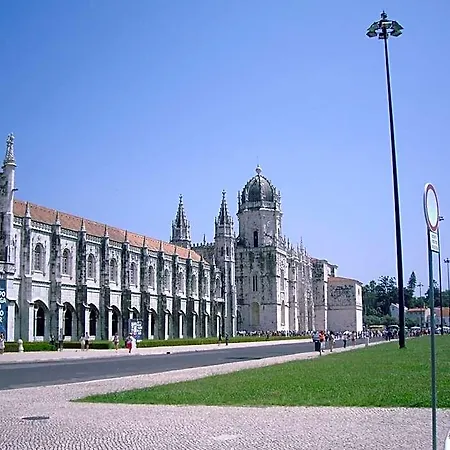 Residencial Camoes Bed and breakfast