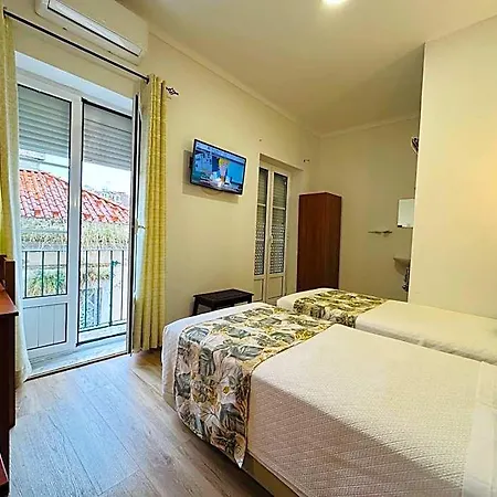 Bed and breakfast Residencial Camoes 2*