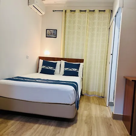Residencial Camoes Bed & Breakfast 2*