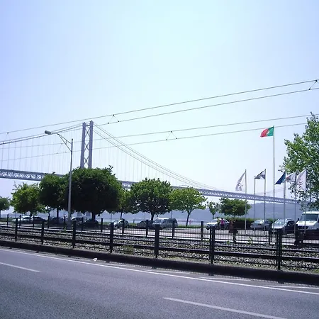 Residencial Camoes 2*