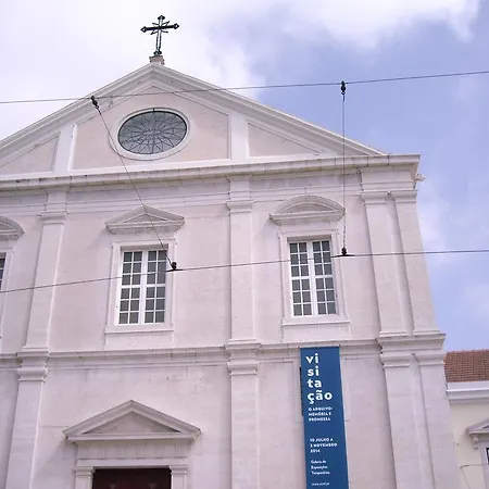 Residencial Camoes Bed and Breakfast 2*