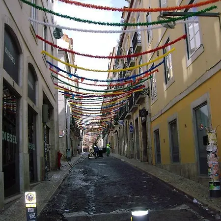 Residencial Camoes Bed & Breakfast 2*