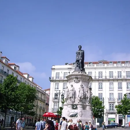 Residencial Camoes Bed and Breakfast 2*