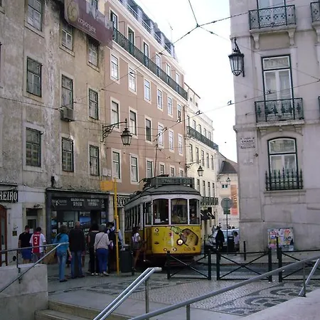 Residencial Camoes Bed and Breakfast