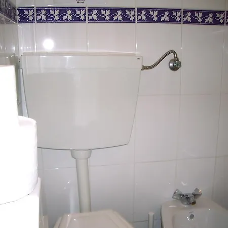 Residencial Camoes فندق مبيت وإفطار 2*