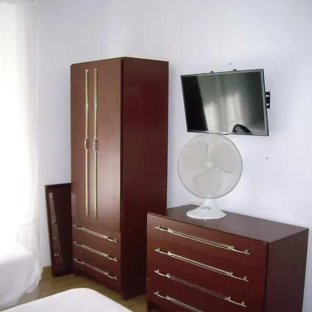 Bed and Breakfast Residencial Camoes 2*