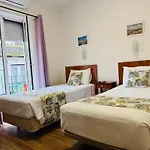 Bed and breakfast Residencial Camoes 2*