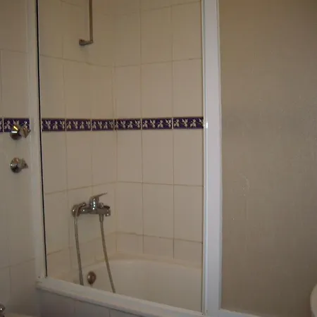 Residencial Camoes Bed & Breakfast