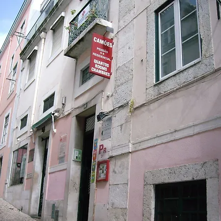 Residencial Camoes Bed & Breakfast 2*