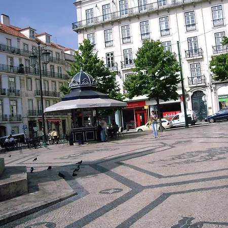 Residencial Camoes Bed & Breakfast 2*