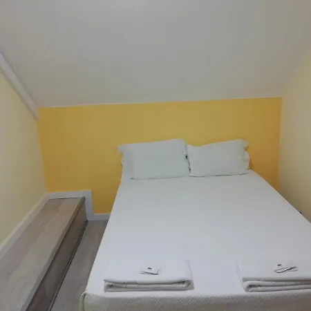 Residencial Camoes Bed & Breakfast