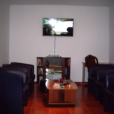 Residencial Camoes Oda ve Kahvaltı