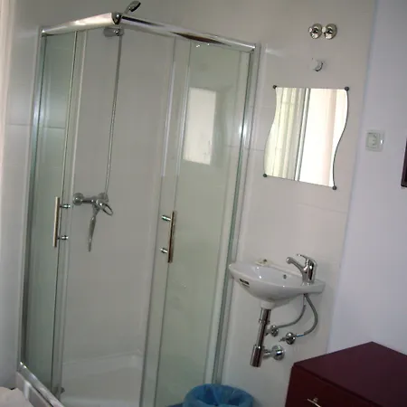 Residencial Camoes Oda ve Kahvaltı