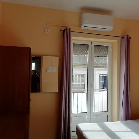 Residencial Camoes Oda ve Kahvaltı 2*