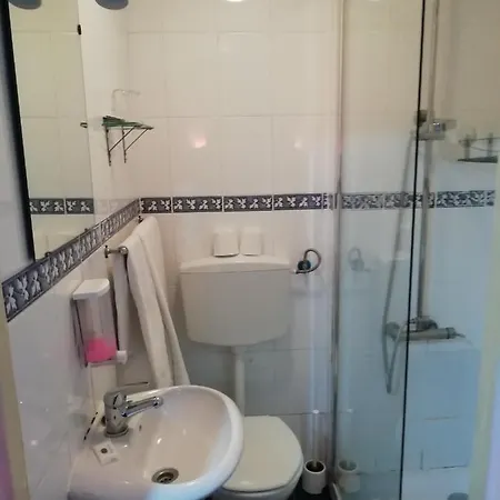 Residencial Camoes Oda ve Kahvaltı